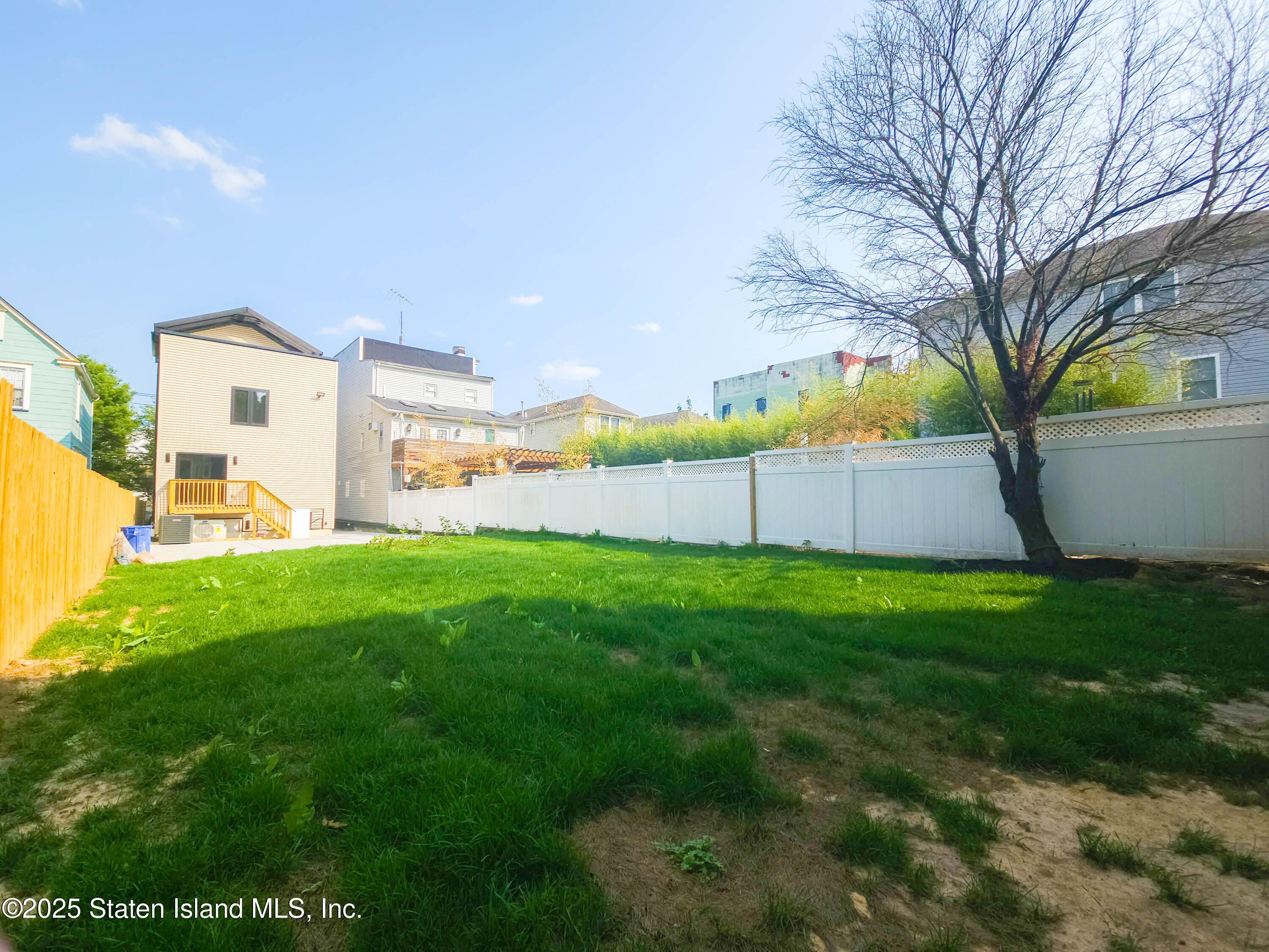 334 Van Duzer Street Staten Island, NY 10304 - Photo 7 of 44 20250611_164148