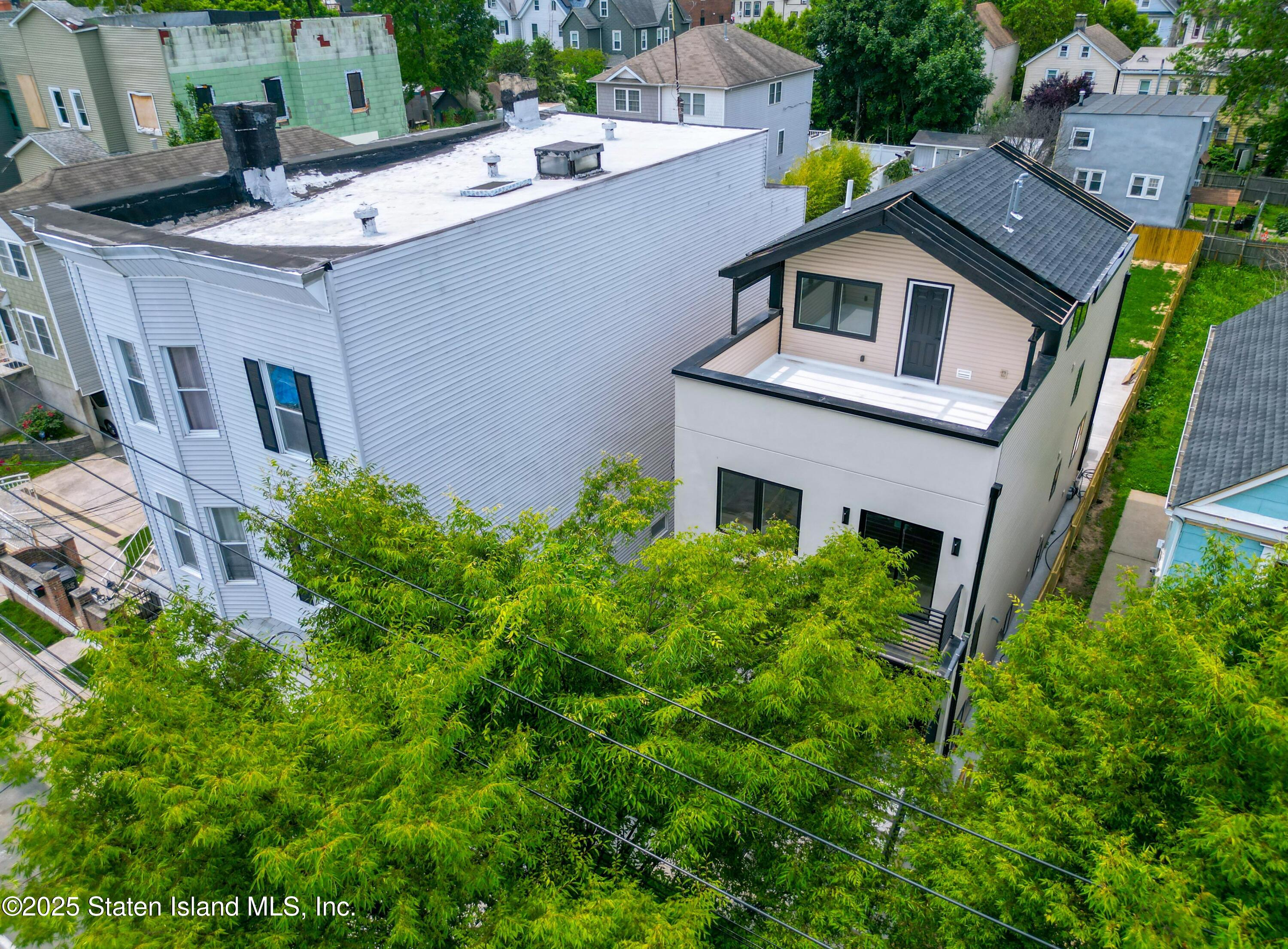 334 Van Duzer Street Staten Island, NY 10304 - Photo 8 of 44 dji_fly_20250613_134220_378_174983645810