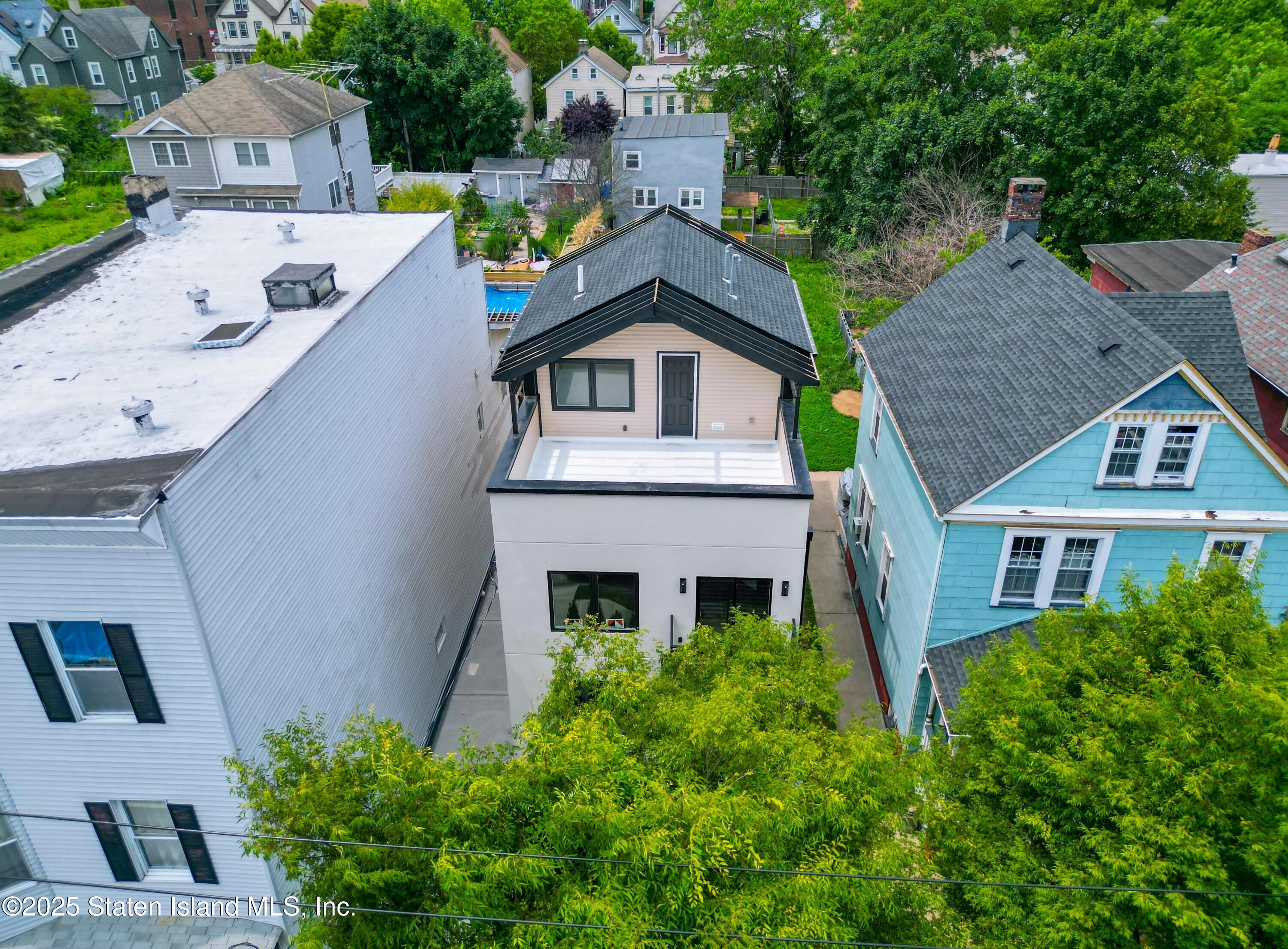 334 Van Duzer Street Staten Island, NY 10304 - Photo 9 of 44 dji_fly_20250613_134230_379_174983645783