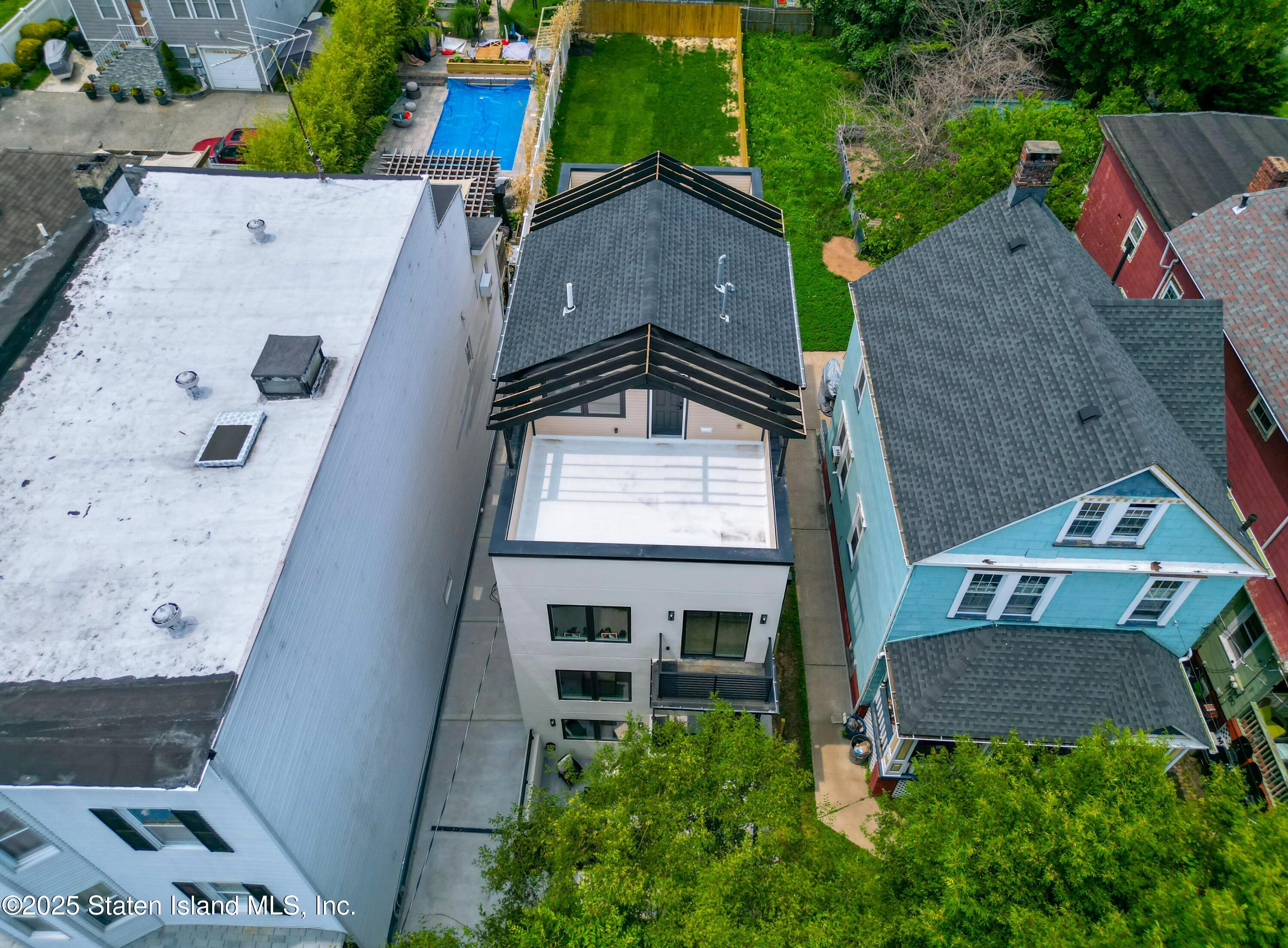 334 Van Duzer Street Staten Island, NY 10304 - Photo 10 of 44 dji_fly_20250613_134242_380_174983645755