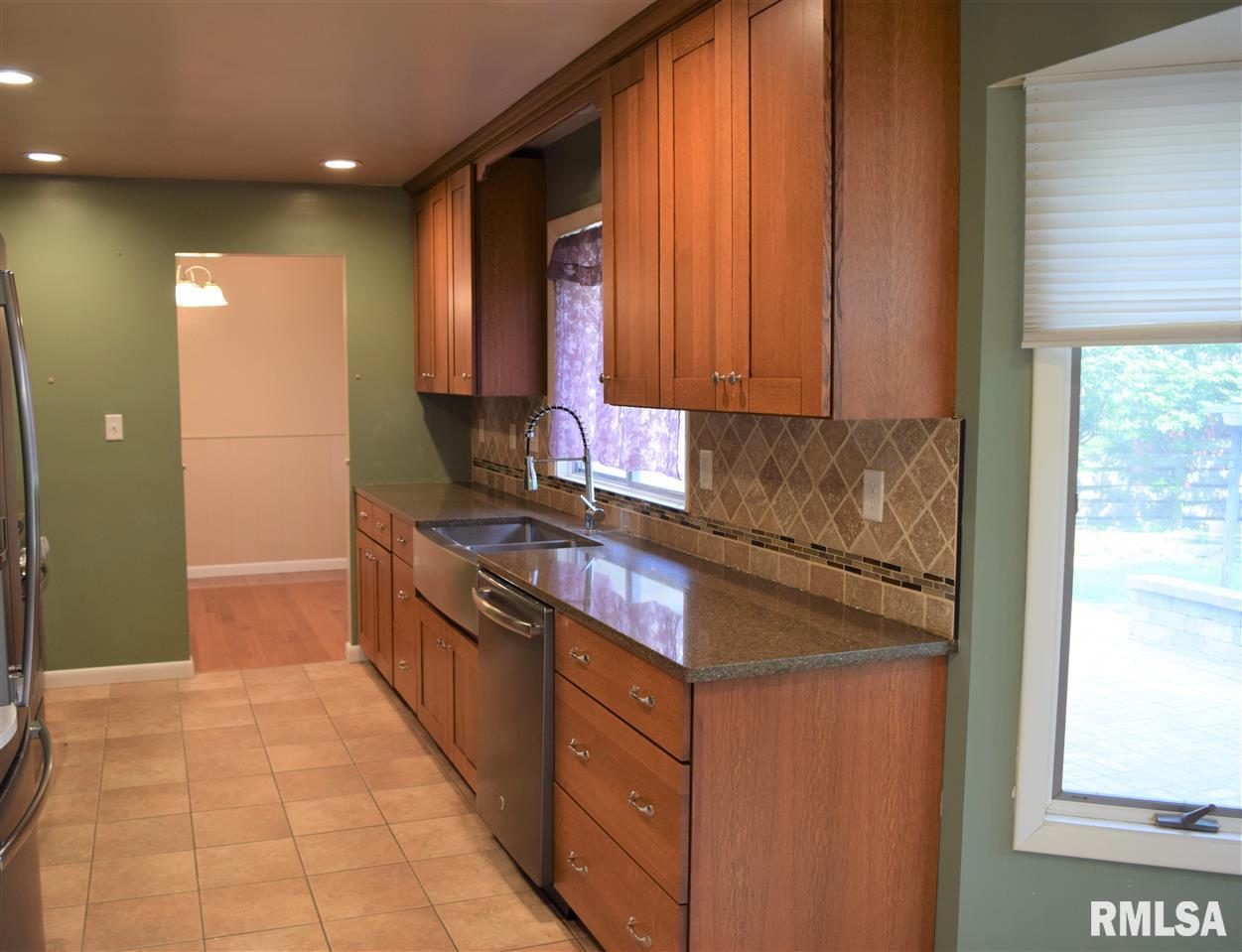 1718 East Maple Ridge Drive Peoria, IL 61603 - Photo 11 of 32 Gallery Image 11