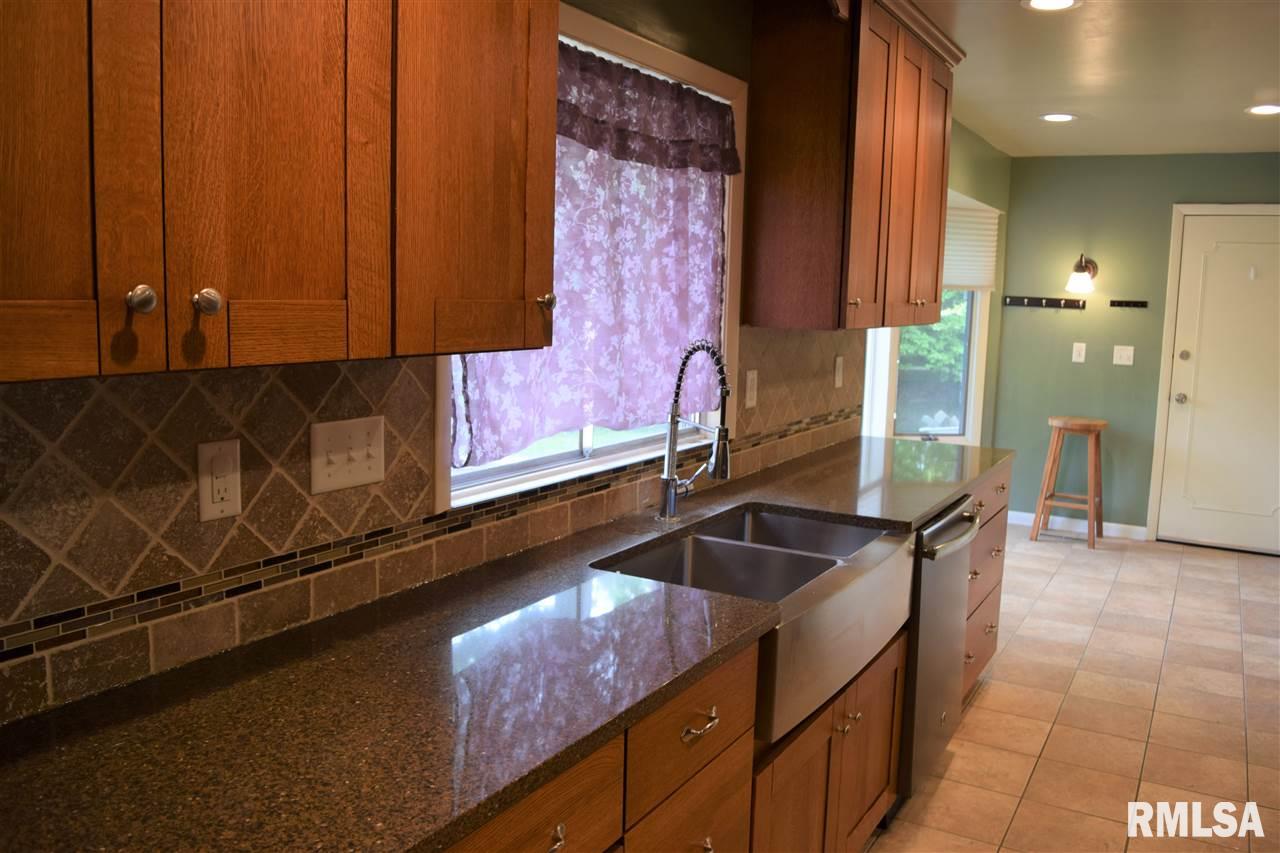 1718 East Maple Ridge Drive Peoria, IL 61603 - Photo 9 of 32 Gallery Image 9