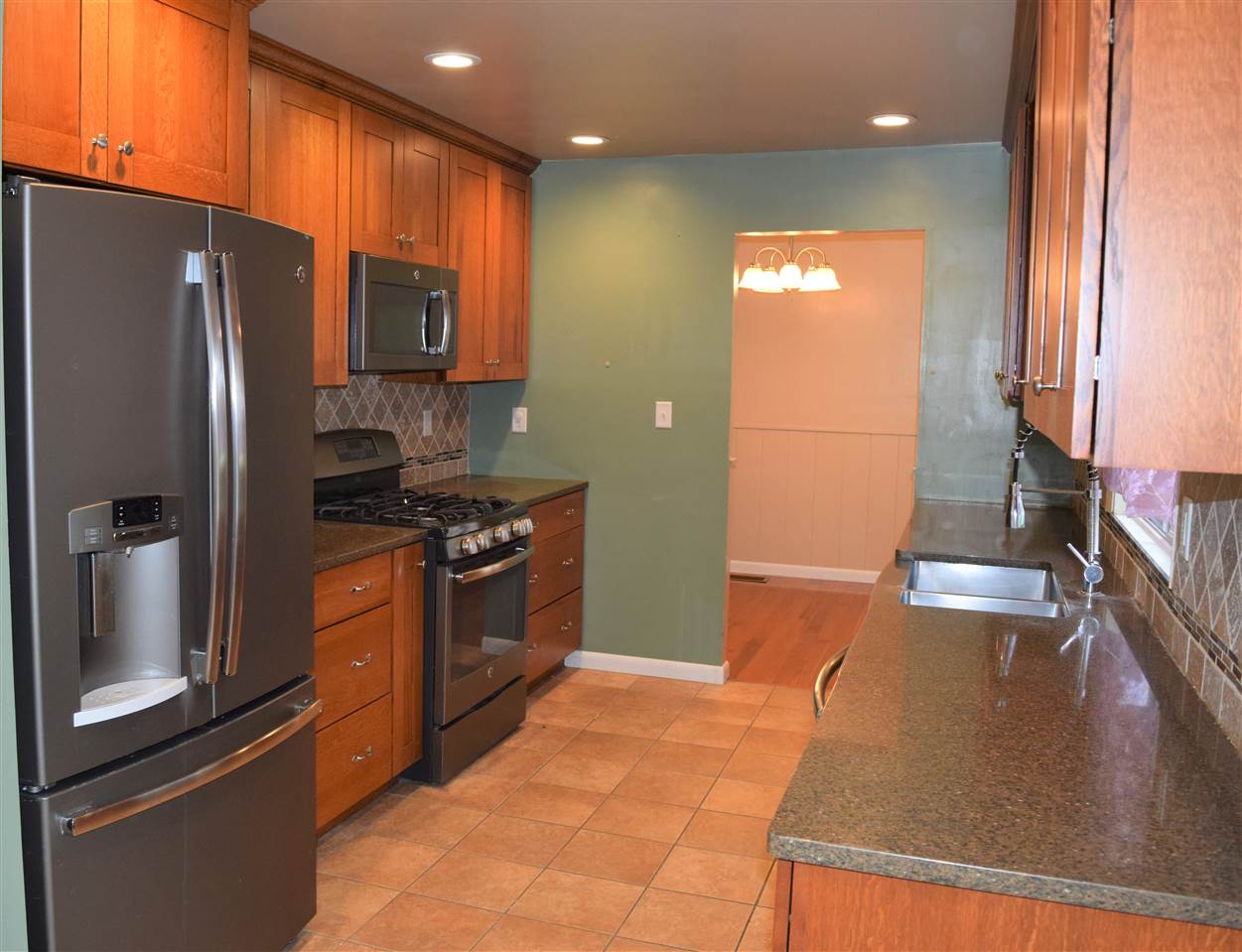 1718 East Maple Ridge Drive Peoria, IL 61603 - Photo 10 of 32 Gallery Image 10