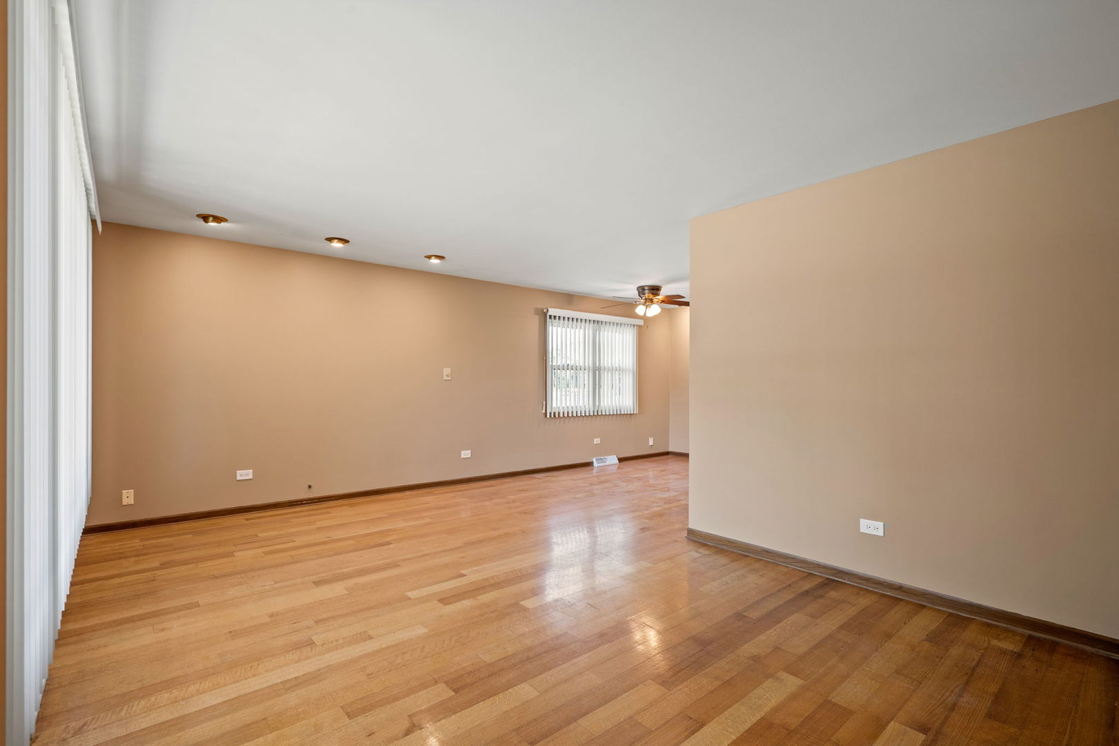 2333 North Trumbull Avenue River Grove, IL 60171 - Photo 3 of 17 a view of an empty room