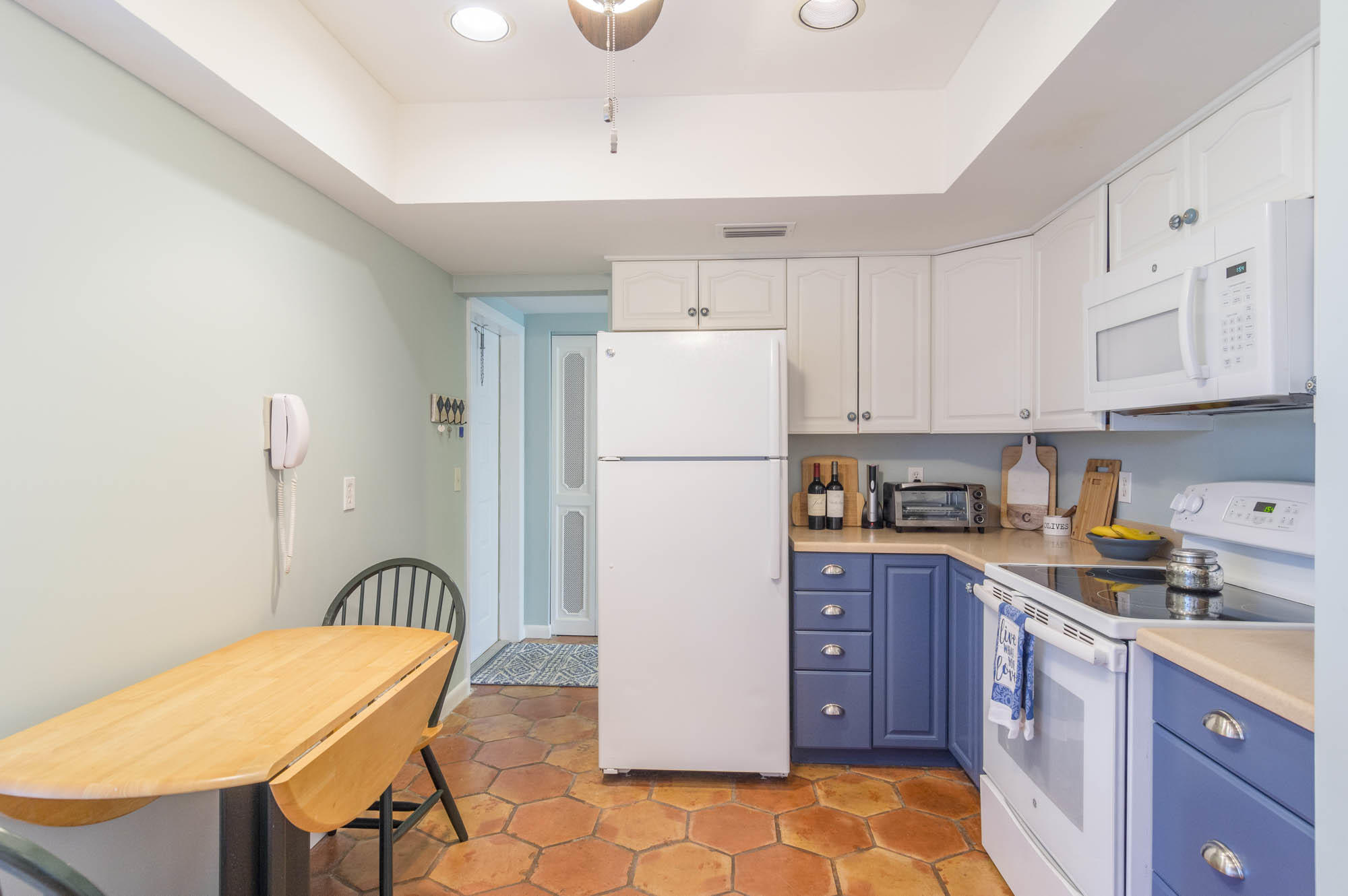 9170 Southeast Riverfront Terrace, Unit E Jupiter, FL 33469 - Photo 10 of 33 04