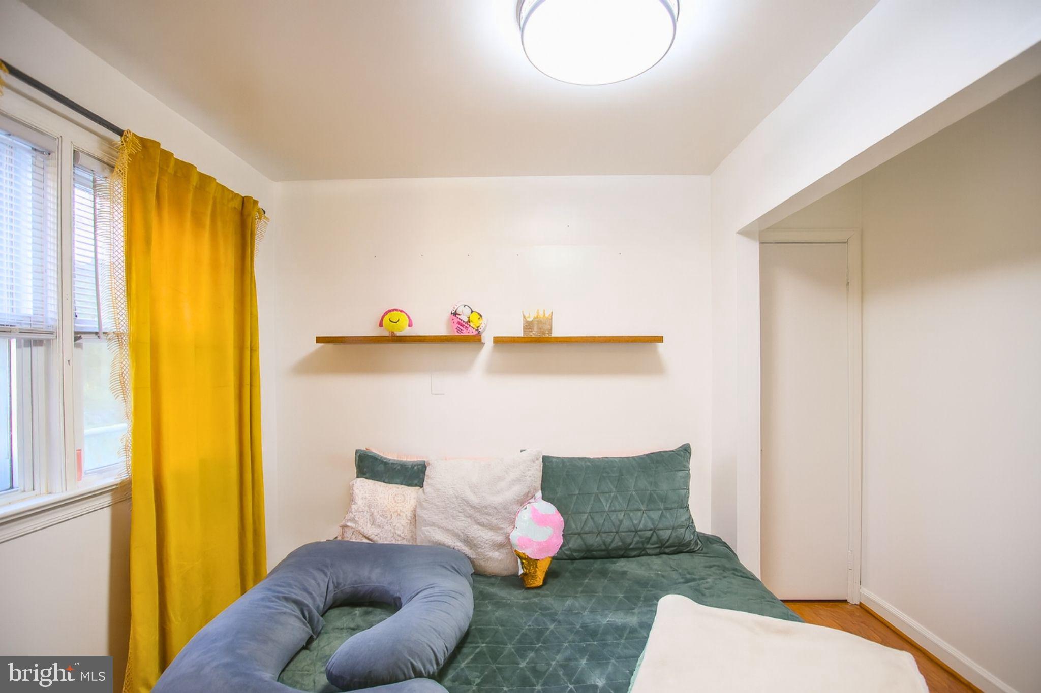 9200 Pine View Lane Clinton, MD 20735 - Photo 12 of 28 a living room with furniture and a window