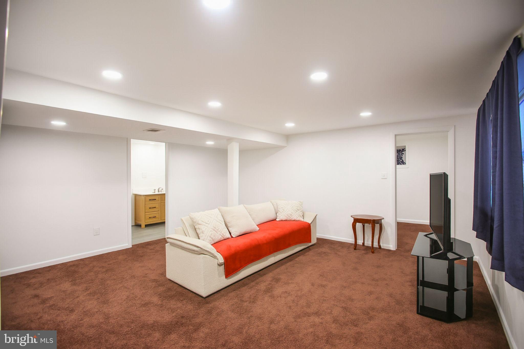 9200 Pine View Lane Clinton, MD 20735 - Photo 17 of 28 a room with furniture and a flat screen tv