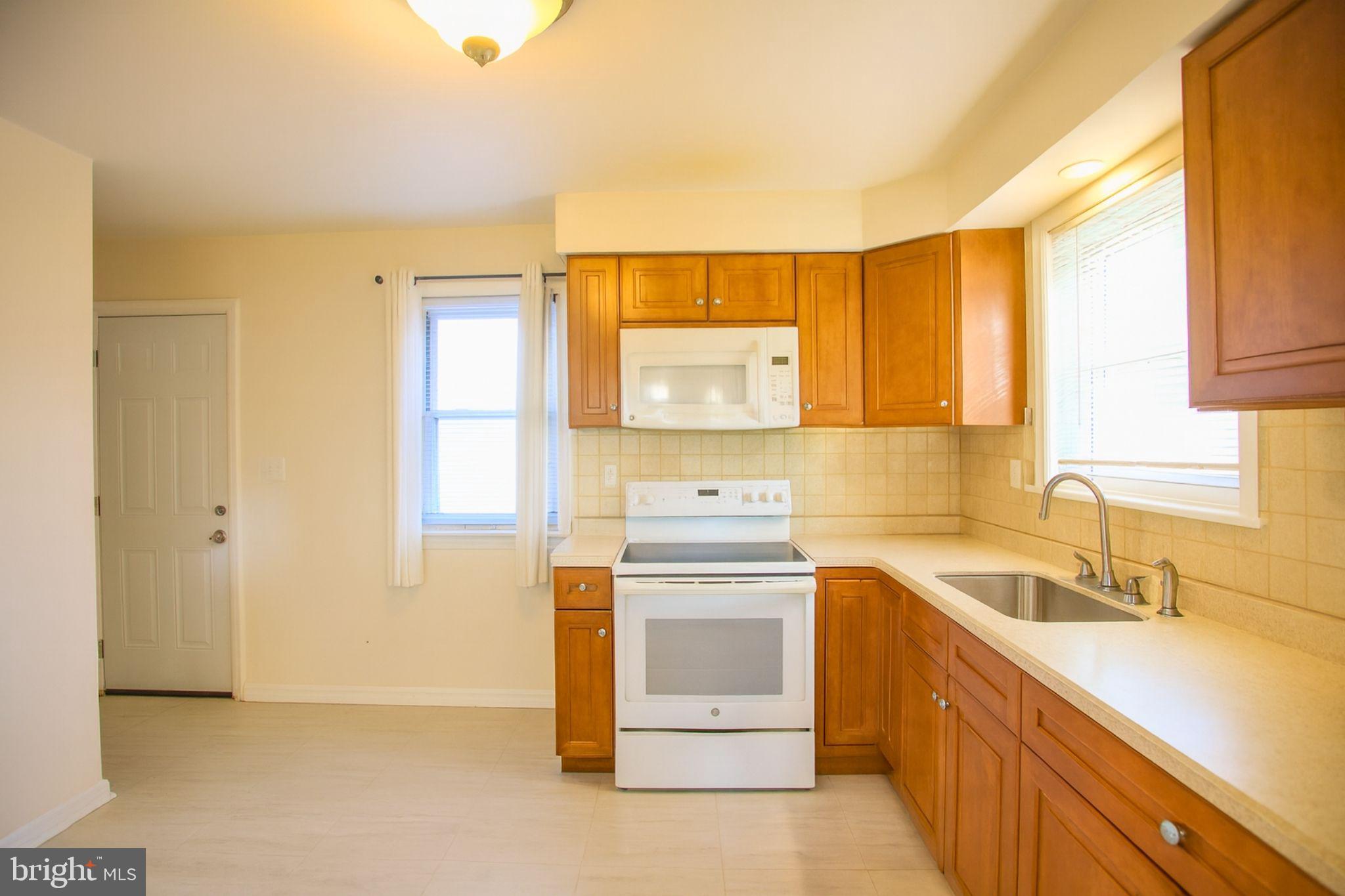 9200 Pine View Lane Clinton, MD 20735 - Photo 8 of 28 a kitchen with a sink stove and cabinets