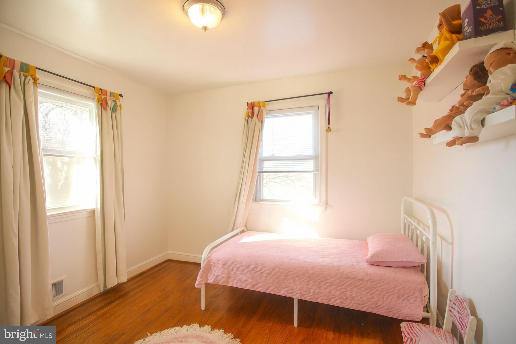 9200 Pine View Lane Clinton, MD 20735 - Photo 10 of 28 a bedroom with a bed and a window