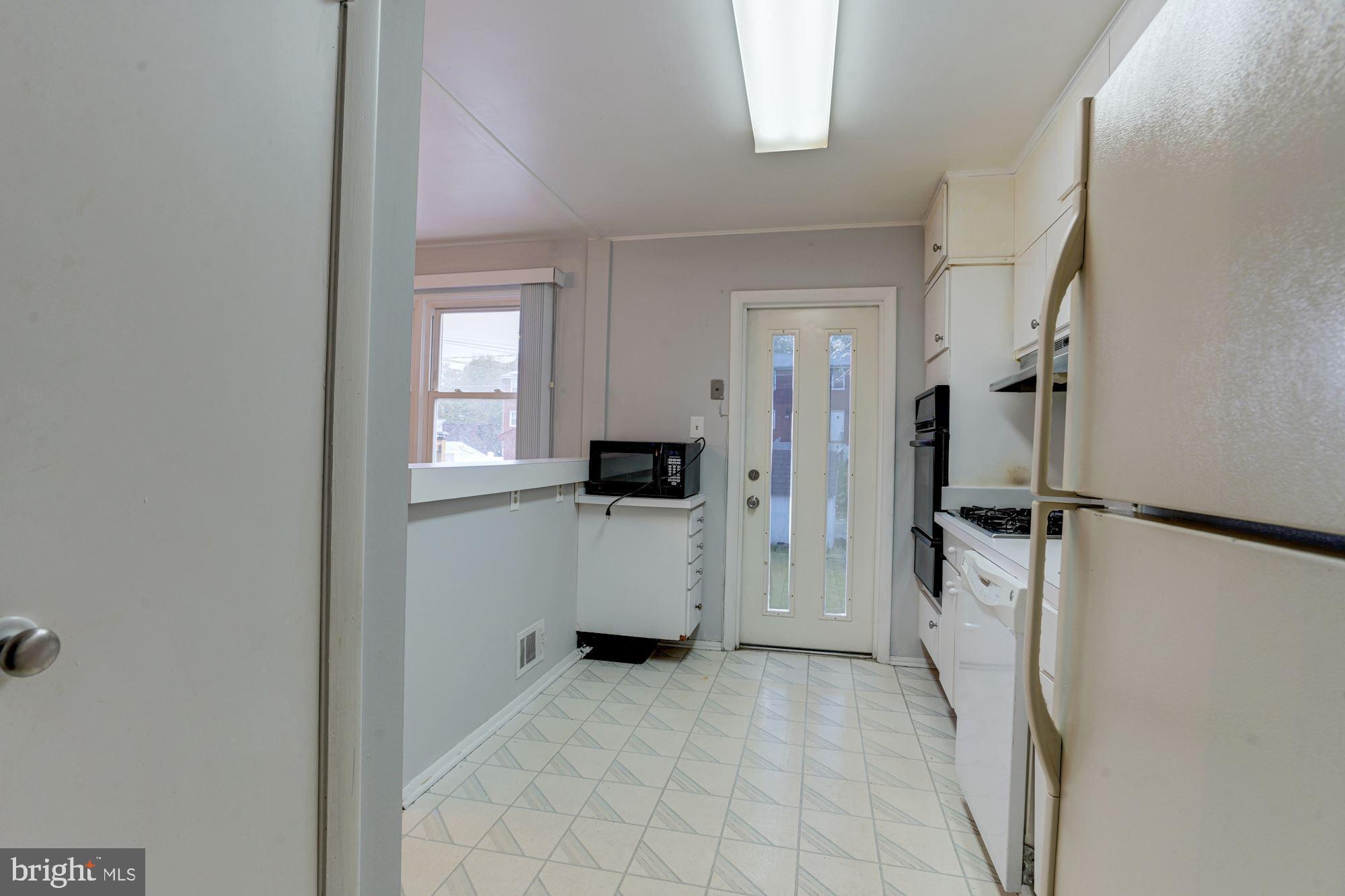 6953 Blanche Road Baltimore, MD 21215 - Photo 9 of 25 Kitchen