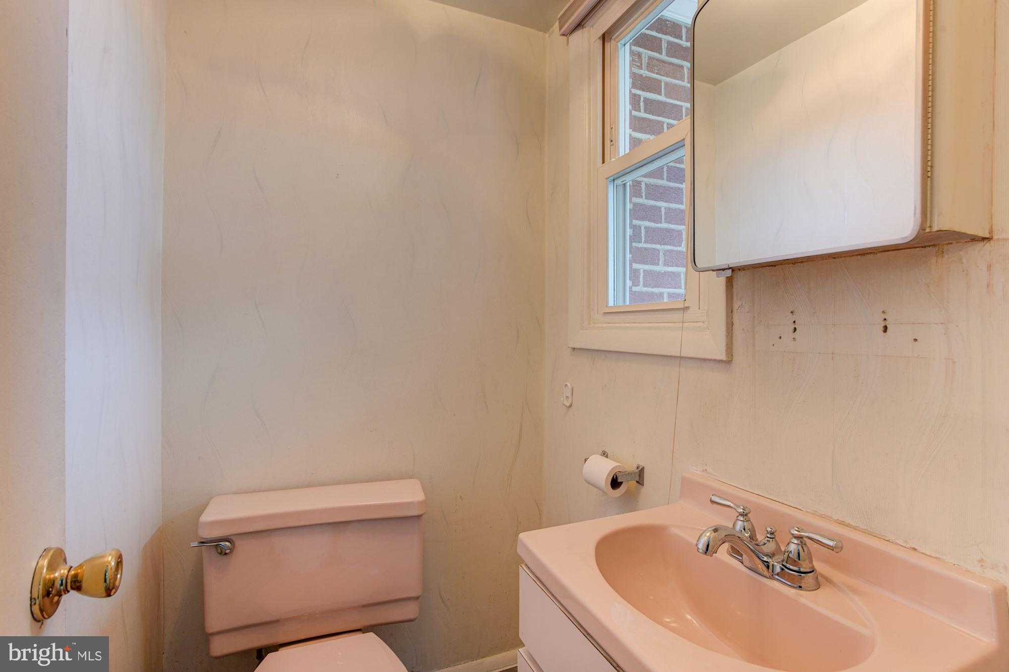6953 Blanche Road Baltimore, MD 21215 - Photo 10 of 25 Powder Room