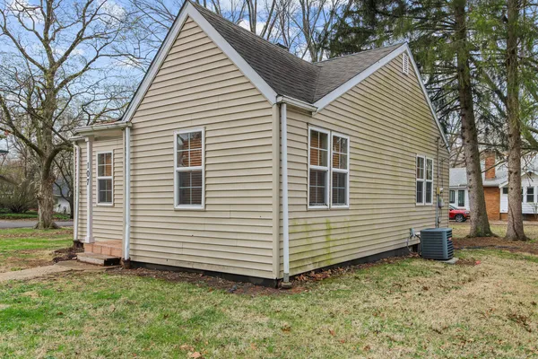 $189,900 | 107 South Draper Avenue, Champaign, IL 61821