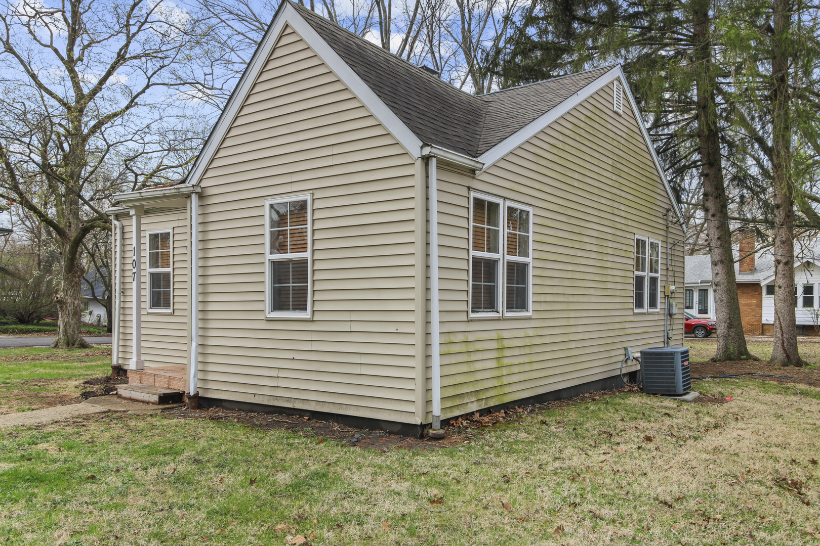 107 South Draper Avenue Champaign, IL 61821 - Photo 3 of 20