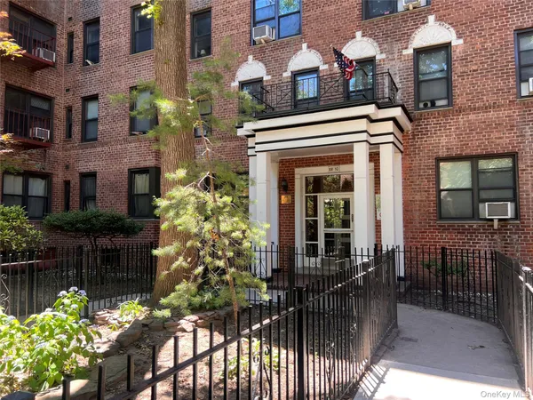 $448,000 | 88-10 34th Avenue, Unit 6A | Jackson Heights