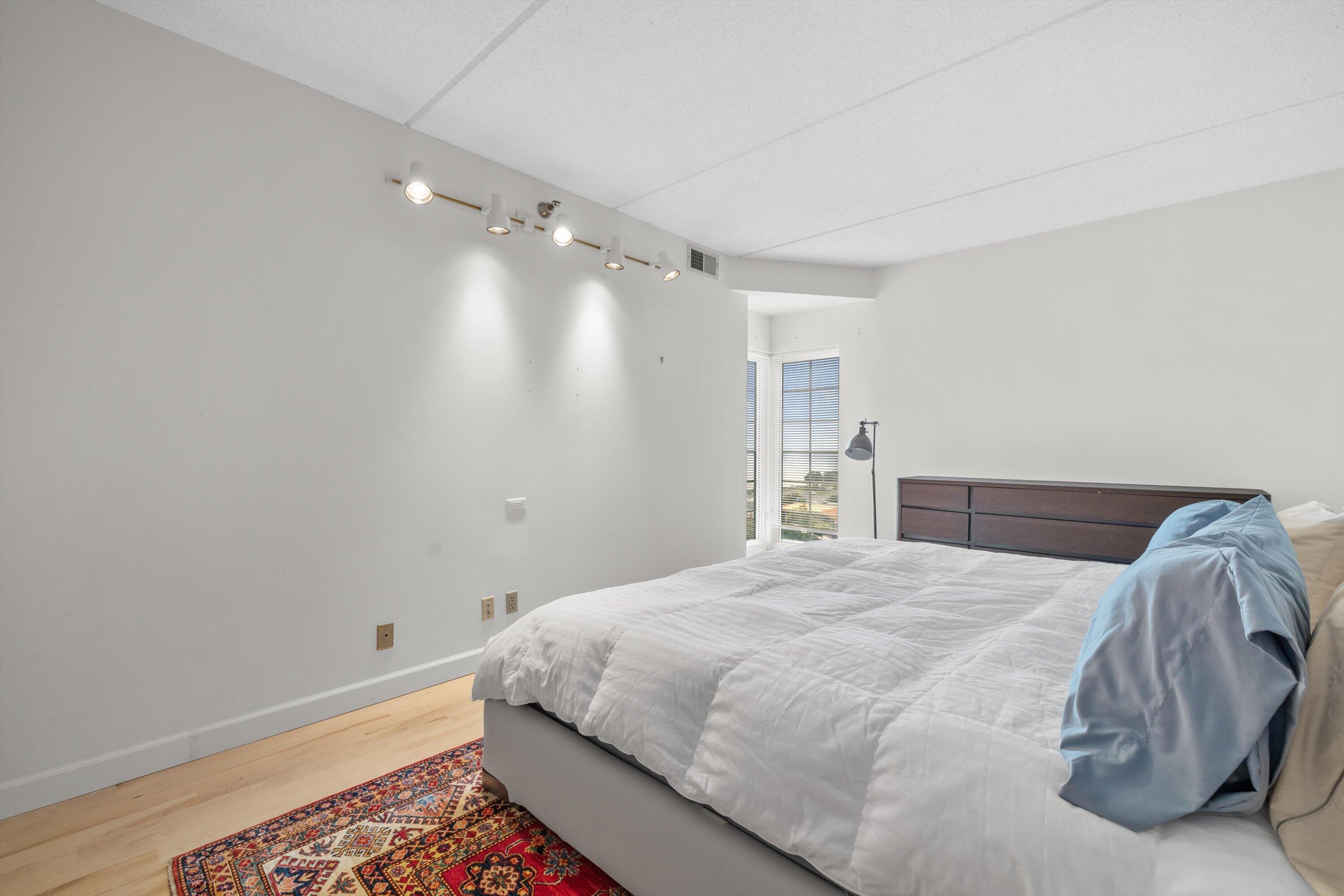 333 Lake Avenue, Unit 807 Racine, WI 53403 - Photo 55 of 57 Primary Bedroom