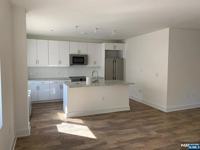 $3,500 | 301 Beech Street, Unit OF7, Hackensack, NJ 07601