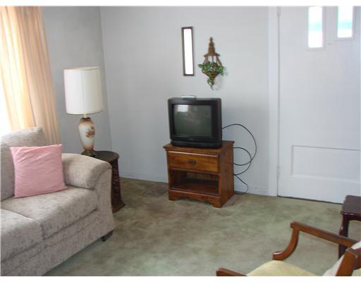 223 Roberts Road Plum, PA 15239 - Photo 3 of 17 Living Room.