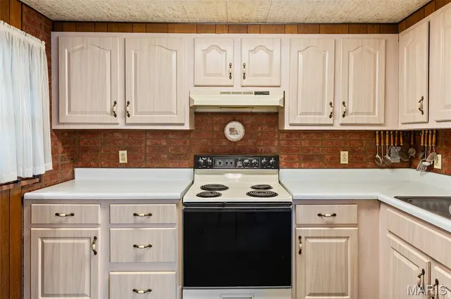 $130,000 | 464 West Rosedale Drive, East Alton, IL 62024