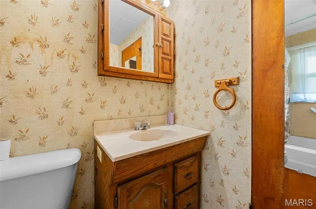 $130,000 | 464 West Rosedale Drive, East Alton, IL 62024