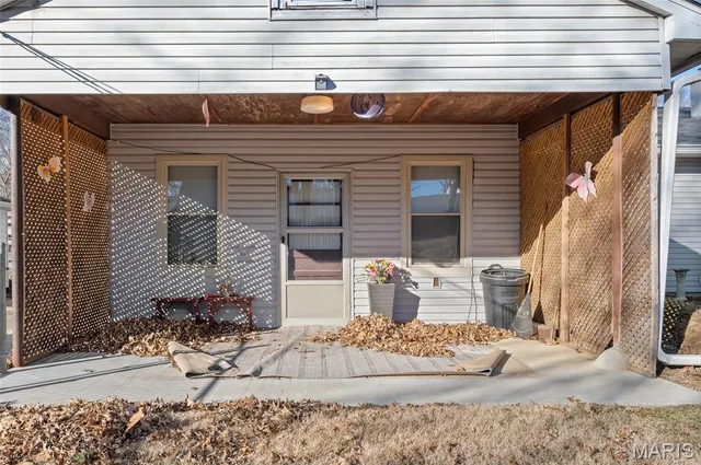 $130,000 | 464 West Rosedale Drive, East Alton, IL 62024