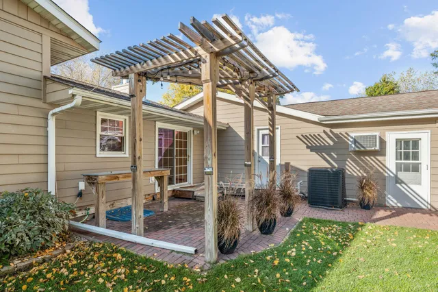 $445,000 | 11100 52nd Avenue North, Plymouth, MN 55442