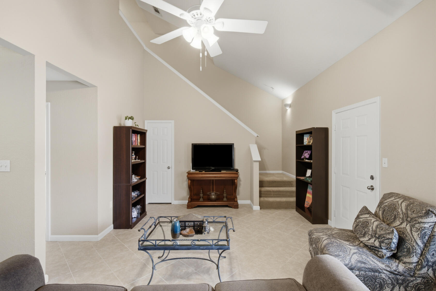 1014 Airport Road, Unit 173 Destin, FL 32541 - Photo 3 of 18 Vaulted Ceiling