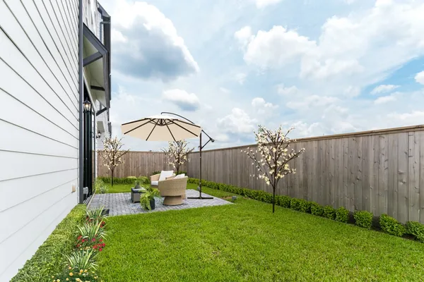 $725,000 | 5914 Cottage Grove Lake Drive, Houston, TX 77007