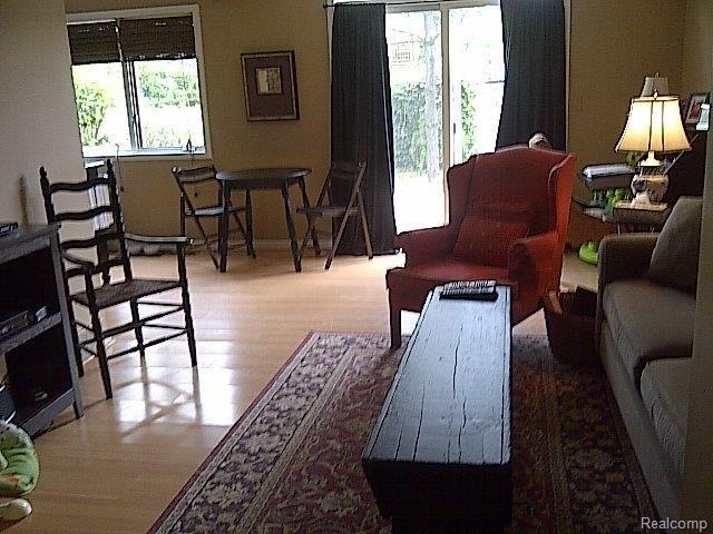 113 Walnut Boulevard, Unit 11 Rochester, MI 48307 - Photo 3 of 14 2nd view liv.jpg