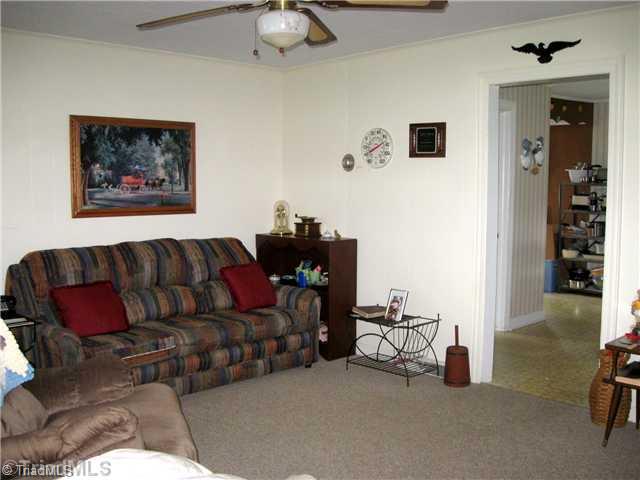 208 Collins Road Madison, NC 27025 - Photo 11 of 16 Living Room.