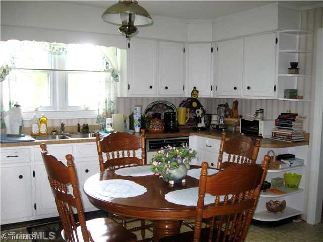 208 Collins Road Madison, NC 27025 - Photo 13 of 16 Kitchen.