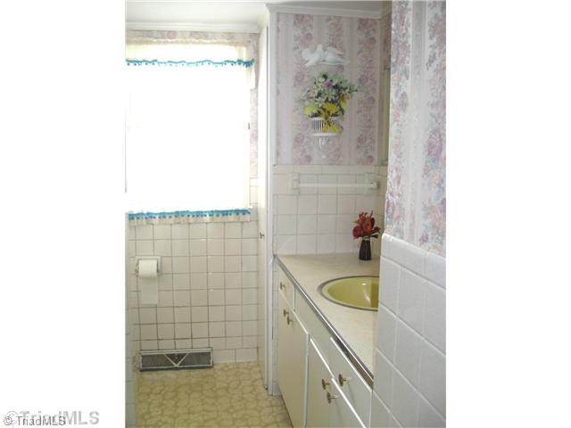 208 Collins Road Madison, NC 27025 - Photo 16 of 16 Bath.