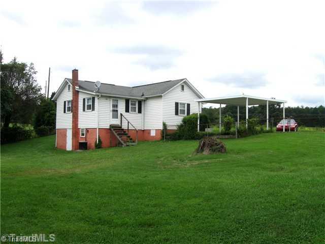 208 Collins Road Madison, NC 27025 - Photo 3 of 16 Exterior Back.