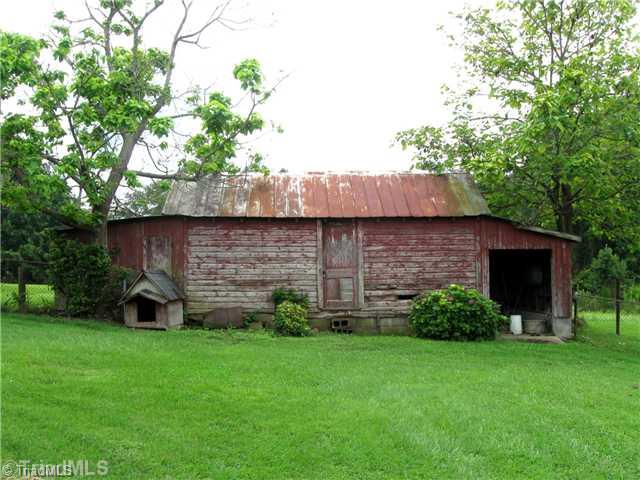 208 Collins Road Madison, NC 27025 - Photo 5 of 16 Stable/Barn.