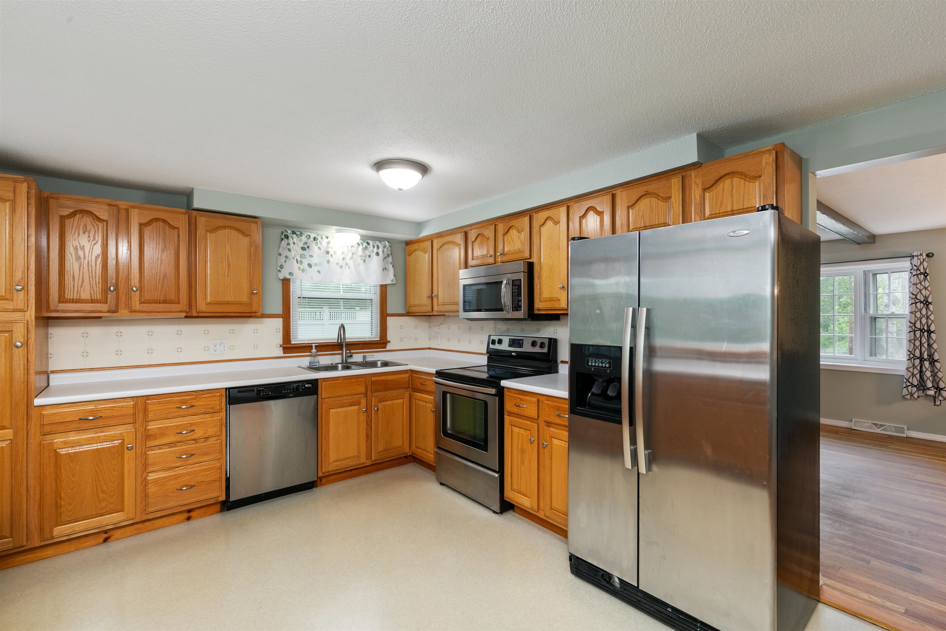 3 Custom Street Nashua, NH 03062 - Photo 11 of 47 Gallery Image 11