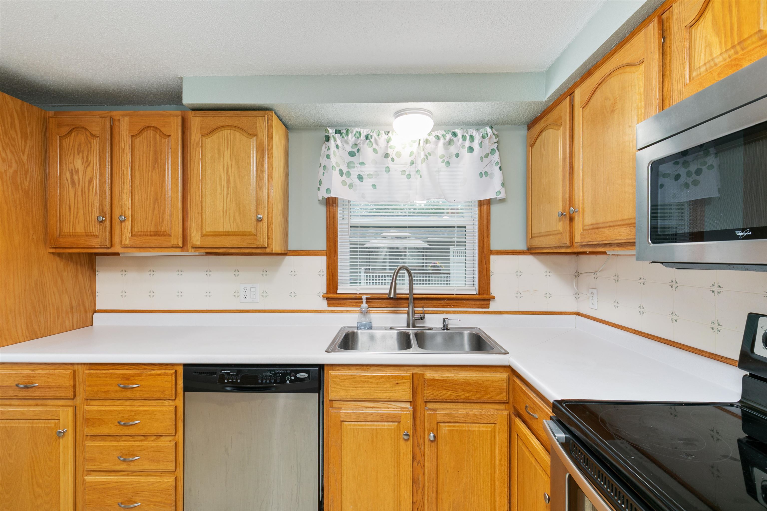3 Custom Street Nashua, NH 03062 - Photo 14 of 47 Gallery Image 14