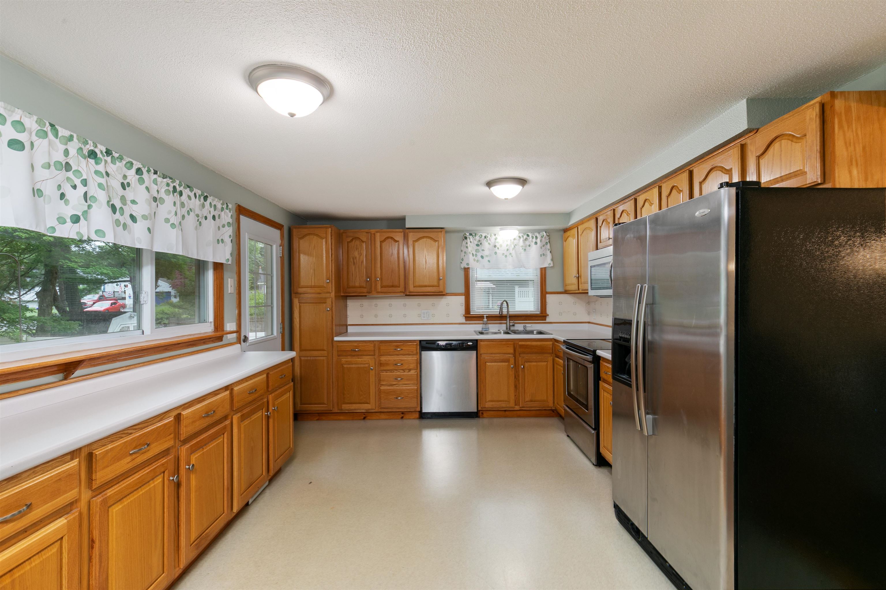 3 Custom Street Nashua, NH 03062 - Photo 10 of 47 Gallery Image 10