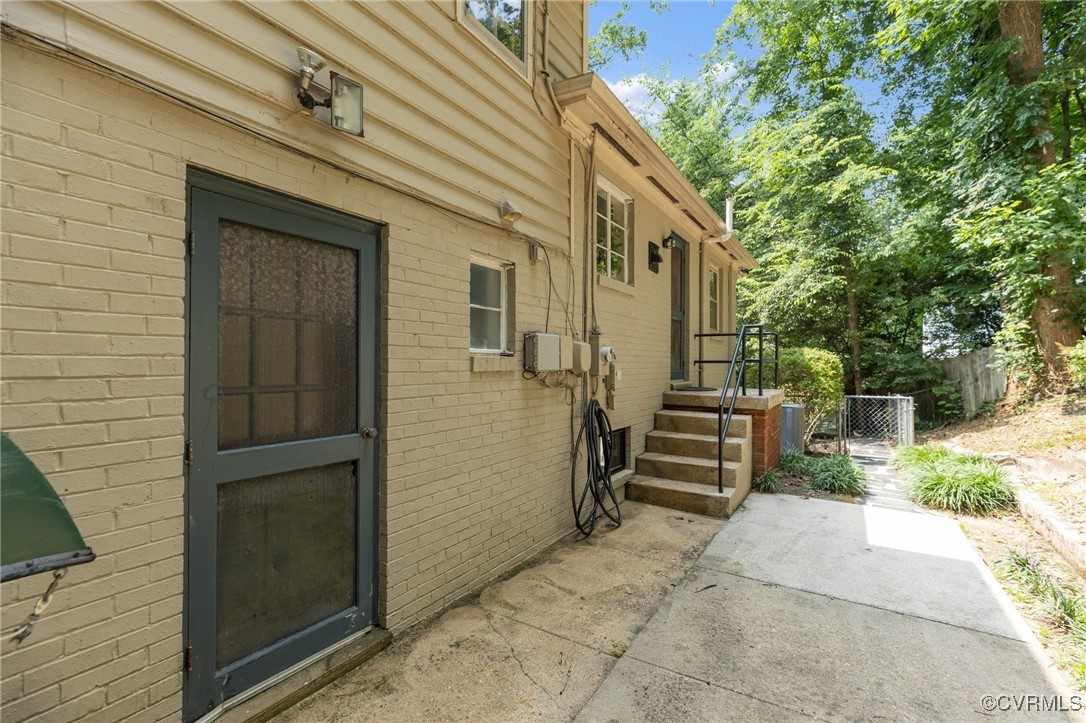 4233 Waumsetta Road Richmond, VA 23235 - Photo 30 of 32 a view of outdoor space and deck