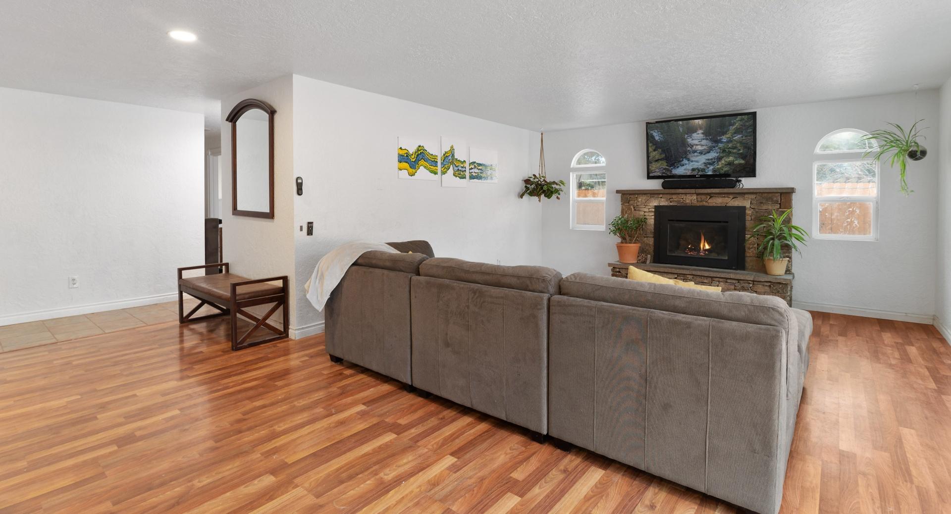 20356 Rae Road Bend, OR 97702 - Photo 4 of 32 batch_04