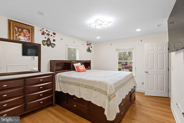 a bedroom that has a bed and a table in it