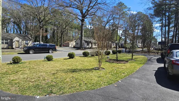 a white bench sitting in the middle of a yard