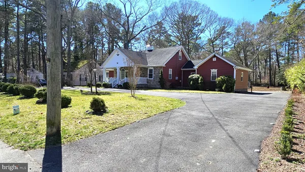 a car parked in front of white house
