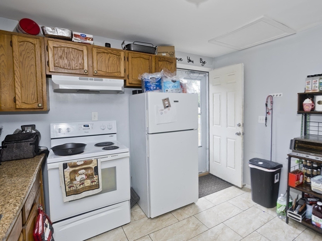 37-39 Porter Street Springfield, MA 01104 - Photo 24 of 40 a kitchen with stainless steel appliances a stove a refrigerator and a cabinets