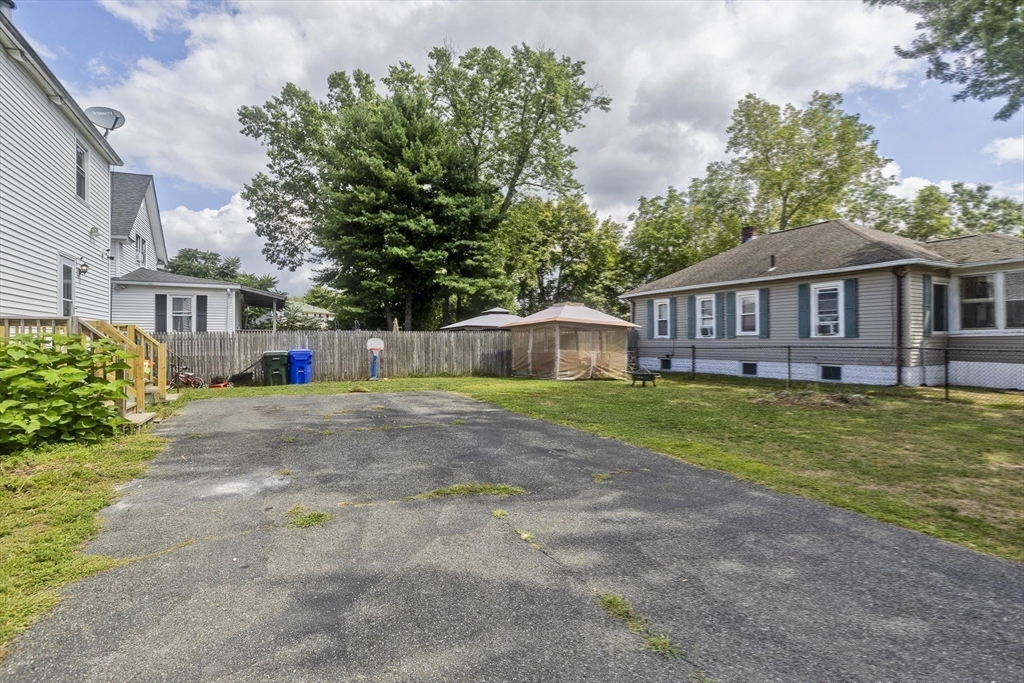 37-39 Porter Street Springfield, MA 01104 - Photo 38 of 40 a house view with a garden space