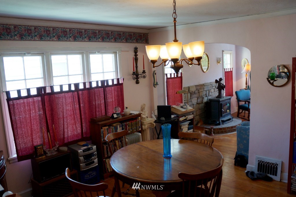 1222 Northeast 96th Street Seattle, WA 98115 - Photo 3 of 12