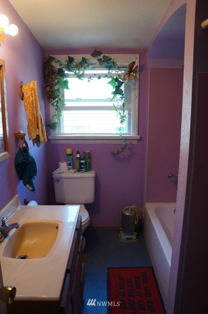 1222 Northeast 96th Street Seattle, WA 98115 - Photo 5 of 12
