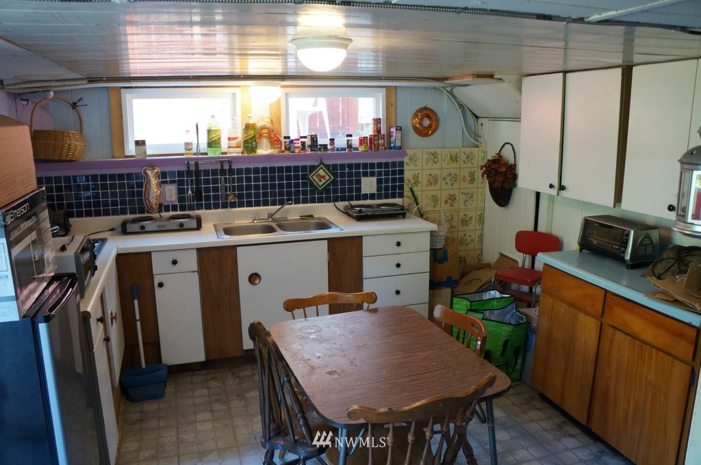 1222 Northeast 96th Street Seattle, WA 98115 - Photo 6 of 12
