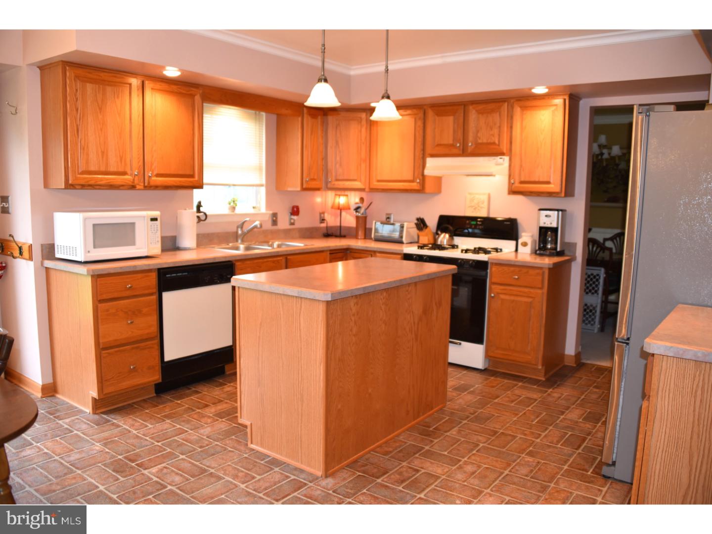3519 Regency Drive Sinking Spring, PA 19608 - Photo 6 of 25