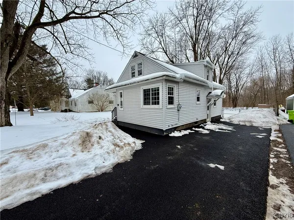 $2,300 | 6 Curtis Avenue, Lysander, NY 13027