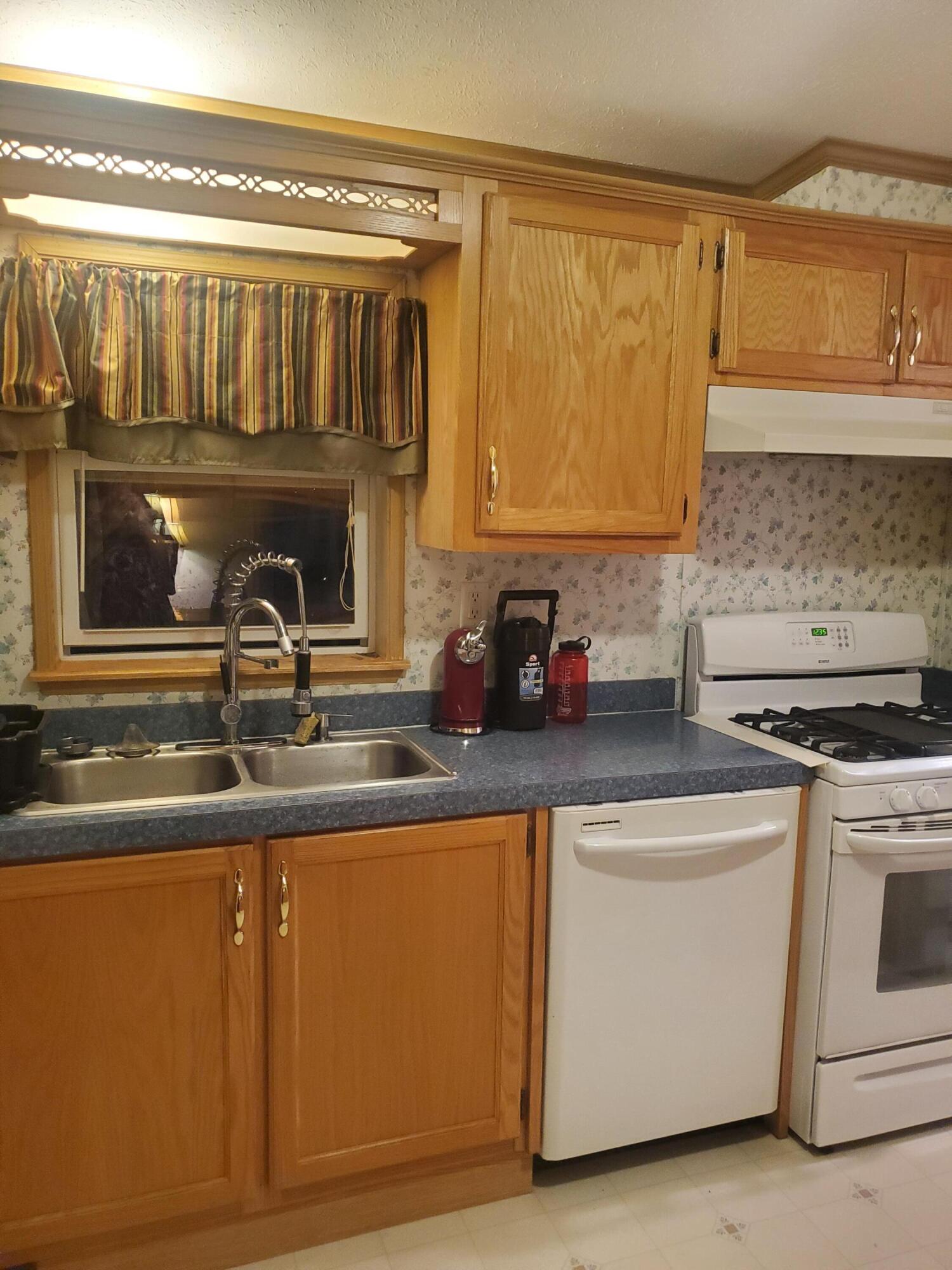 246 North Pond Road Winslow, ME 04901 - Photo 4 of 43 20221019_181443
