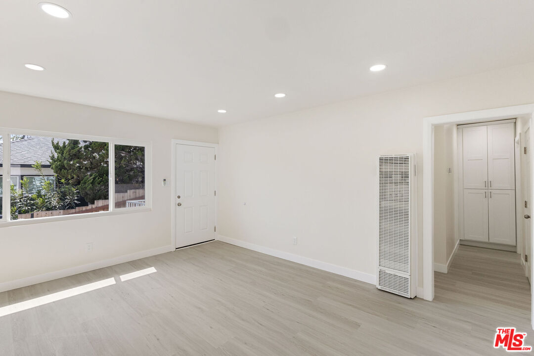 7131 Ramsgate Avenue Los Angeles, CA 90045 - Photo 8 of 25